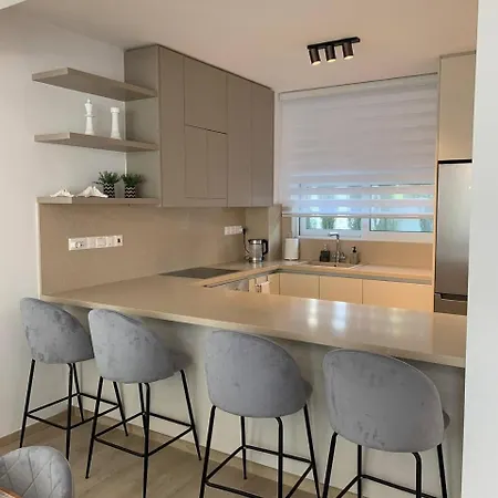 ヴィラ 2 Golden View