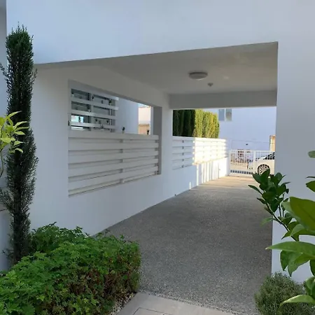 ヴィラ 2 Golden View *