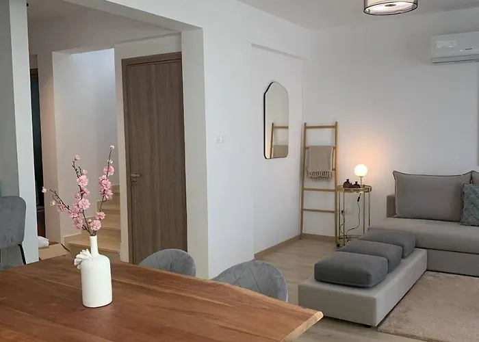 2 Golden View Villa Peyia