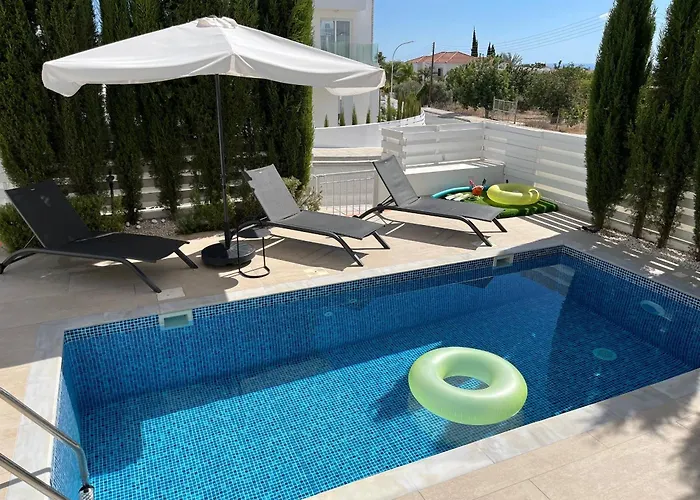 2 Golden View Villa Peyia