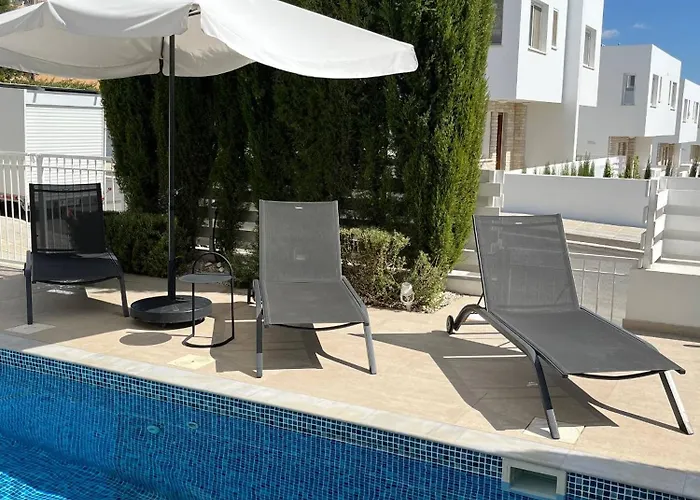 2 Golden View * Peyia